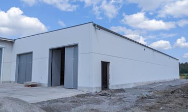 Industrial building three-layer reinforced concrete walls