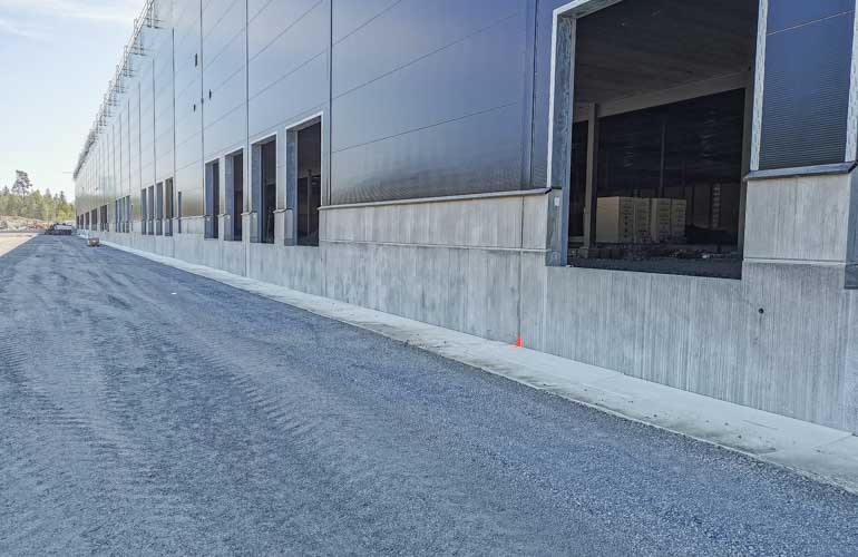 Warehouse building precast concrete plinth elements