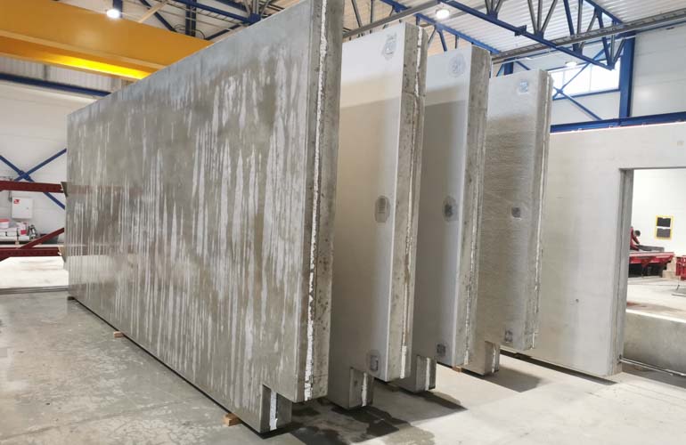 Three-layer reinforced concrete wall