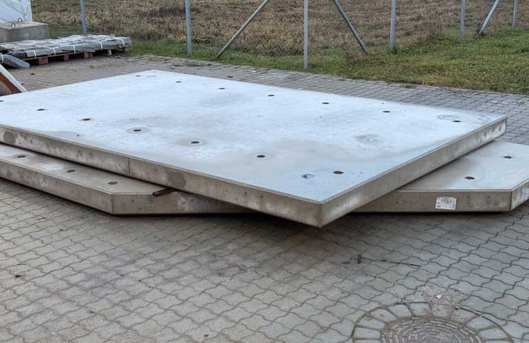 Lifta šahtas kāpnes un laukumi