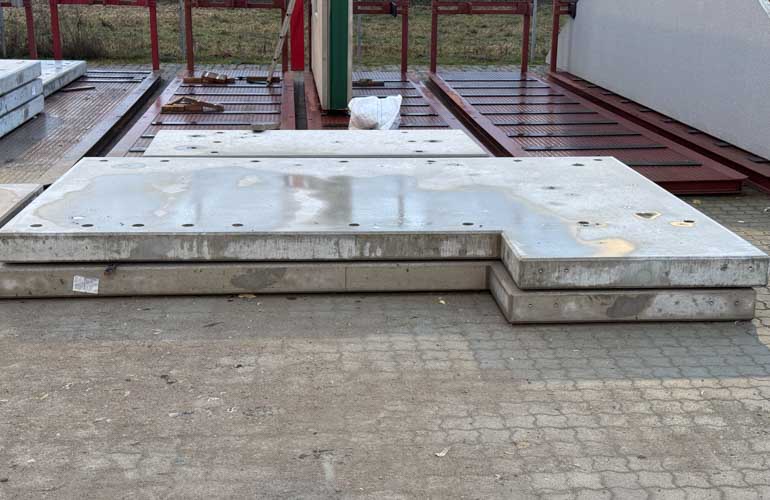 Lifta šahtas kāpnes un laukumi